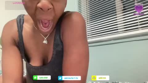 Snapshot of arielbliss69 chatting on 04.28.26 arielbliss69 online show from 04.28.26