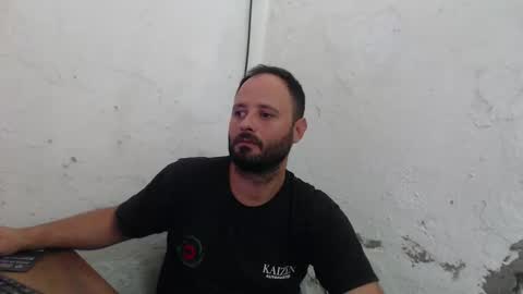 Snapshot of arield85 chatting on 12.17.25 Ariel online show from 12.17.25