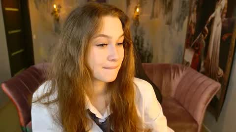 Snapshot of arielsykes chatting on 10.21.25 arielsykes online show from 10.21.25