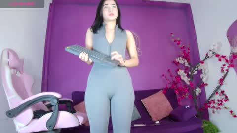 Ari online show from 11.23.25