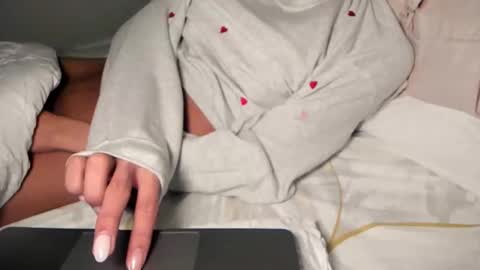 Snapshot of ariia1_ chatting on 02.15.26 Aria online show from 02.15.26