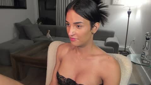 Snapshot of ariia1_ chatting on 06.11.26 Aria online show from 06.11.26