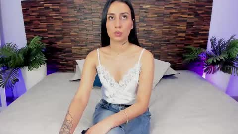 Snapshot of ariiaa_1 chatting on 05.06.26 ARIANNA online show from 05.06.26