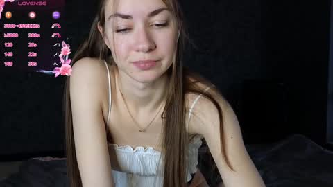 Snapshot of ariiadnaaa chatting on 02.05.25 Ariadna online show from 02.05.25