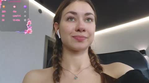 Snapshot of ariiadnaaa chatting on 03.04.25 Ariadna online show from 03.04.25