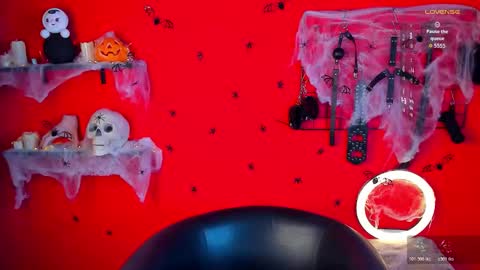 Snapshot of arina_ardeeen chatting on 10.31.25 Matilda online show from 10.31.25