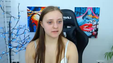 Snapshot of arinabelle chatting on 11.26.25 arinabelle online show from 11.26.25