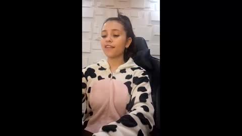 arisha_lee2 online show from 01.14.26