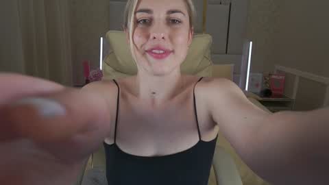 Snapshot of arishkalulu chatting on 01.17.25 Arishka online show from 01.17.25