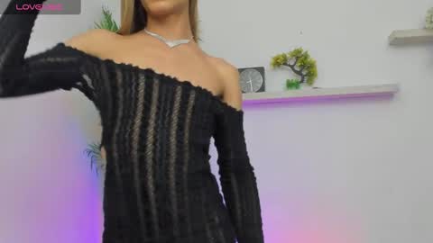 Snapshot of arivega chatting on 12.28.24 Nice to meet you thumb up me please its important I LOOK MY BIO DOWN online show from 12.28.24