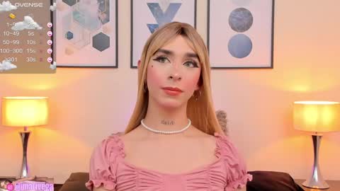 Snapshot of arivega chatting on 01.10.25 Nice to meet you thumb up me please its important I LOOK MY BIO DOWN online show from 01.10.25