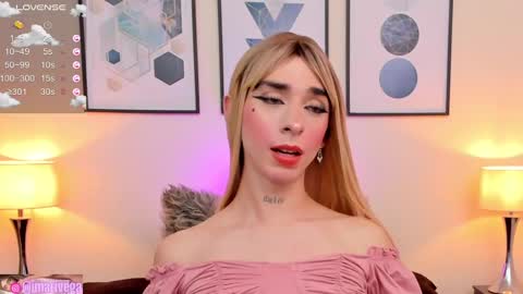 Snapshot of arivega chatting on 01.12.25 Nice to meet you thumb up me please its important I LOOK MY BIO DOWN online show from 01.12.25