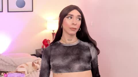 Snapshot of arivega chatting on 11.24.25 Nice to meet you thumb up me please its important I LOOK MY BIO DOWN online show from 11.24.25