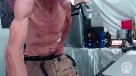 Snapshot of armaduradeacero chatting on 09.26.25 armaduradeacero online show from 09.26.25