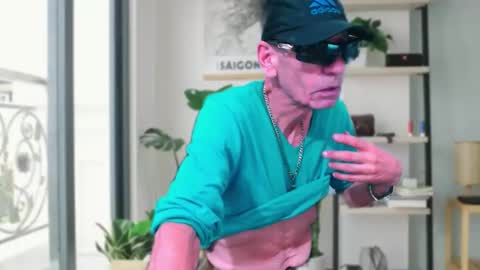 Snapshot of armaduradeacero chatting on 10.02.25 armaduradeacero online show from 10.02.25