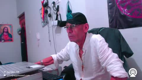 Snapshot of armaduradeacero chatting on 10.11.25 armaduradeacero online show from 10.11.25