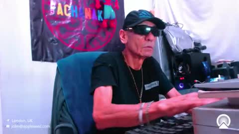 Snapshot of armaduradeacero chatting on 10.15.25 armaduradeacero online show from 10.15.25