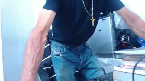 Snapshot of armaduradeacero chatting on 10.18.25 armaduradeacero online show from 10.18.25