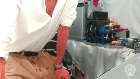 Snapshot of armaduradeacero chatting on 10.24.25 armaduradeacero online show from 10.24.25