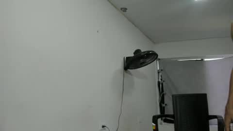 Snapshot of armanidrek chatting on 03.11.26 armanidrek online show from 03.11.26