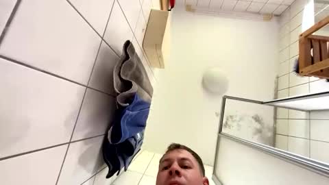 Snapshot of armyskater32 chatting on 10.08.25 armyskater32 online show from 10.08.25