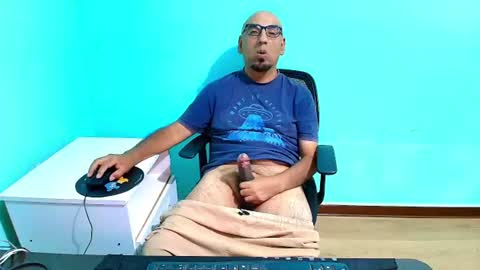 arnelux72 online show from 06.19.26