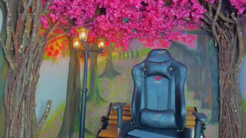 Arohom Lester online show from 10.21.25