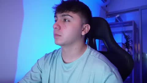 Snapshot of aron__cooper chatting on 06.17.26 aron__cooper online show from 06.17.26