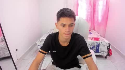 Snapshot of aron_boyy chatting on 09.23.25 Aaron online show from 09.23.25