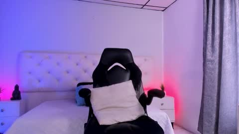 Snapshot of aron_cruz12 chatting on 10.18.25 Aron cruz online show from 10.18.25