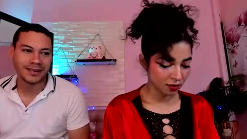 Snapshot of aronandmoli chatting on 05.25.26 aronandmoli online show from 05.25.26
