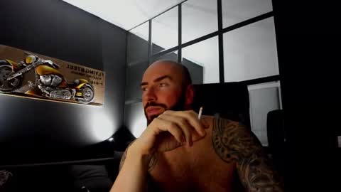 Snapshot of arongrant chatting on 12.04.24 AronGrant online show from 12.04.24