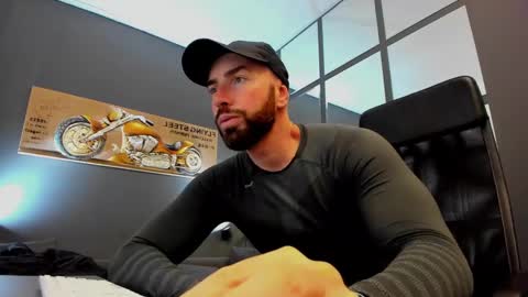 Snapshot of arongrant chatting on 12.05.24 AronGrant online show from 12.05.24