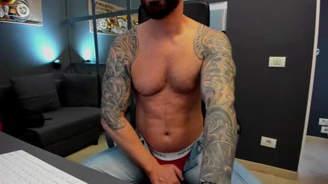 Snapshot of arongrant chatting on 12.09.24 AronGrant online show from 12.09.24