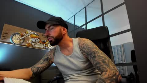 Snapshot of arongrant chatting on 12.10.24 AronGrant online show from 12.10.24