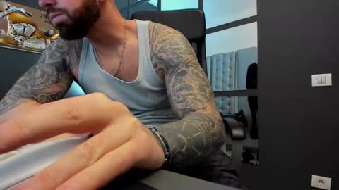 Snapshot of arongrant chatting on 12.13.24 AronGrant online show from 12.13.24