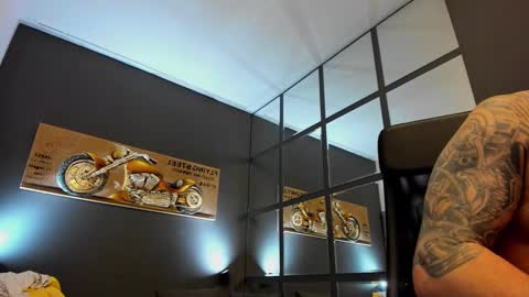 Snapshot of arongrant chatting on 12.16.24 AronGrant online show from 12.16.24