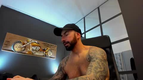 Snapshot of arongrant chatting on 12.18.24 AronGrant online show from 12.18.24