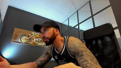 Snapshot of arongrant chatting on 12.19.24 AronGrant online show from 12.19.24