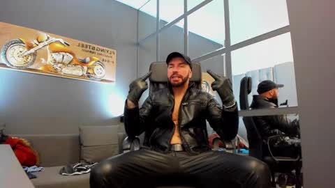 Snapshot of arongrant chatting on 12.21.24 AronGrant online show from 12.21.24