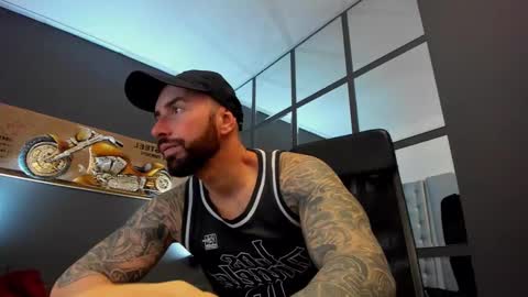 Snapshot of arongrant chatting on 12.23.24 AronGrant online show from 12.23.24