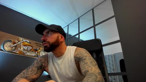 Snapshot of arongrant chatting on 12.27.24 AronGrant online show from 12.27.24