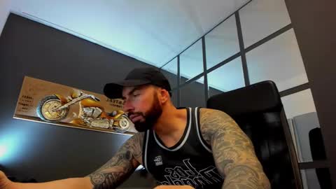 Snapshot of arongrant chatting on 01.10.25 AronGrant online show from 01.10.25