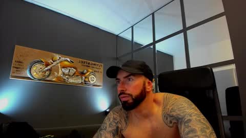 Snapshot of arongrant chatting on 01.10.25 AronGrant online show from 01.10.25