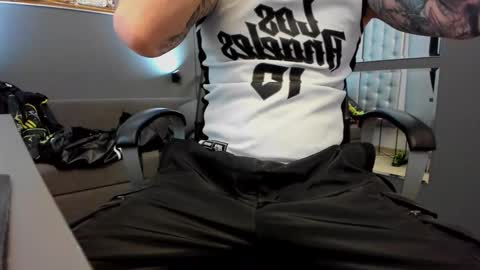 Snapshot of arongrant chatting on 01.13.25 AronGrant online show from 01.13.25