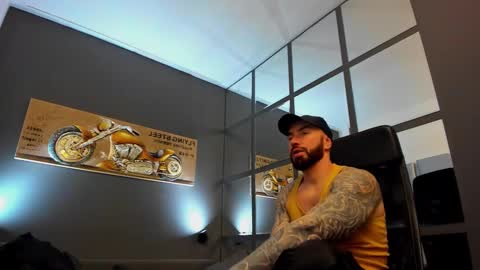 Snapshot of arongrant chatting on 01.15.25 AronGrant online show from 01.15.25