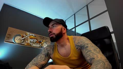 Snapshot of arongrant chatting on 01.16.25 AronGrant online show from 01.16.25