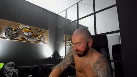 Snapshot of arongrant chatting on 01.18.25 AronGrant online show from 01.18.25