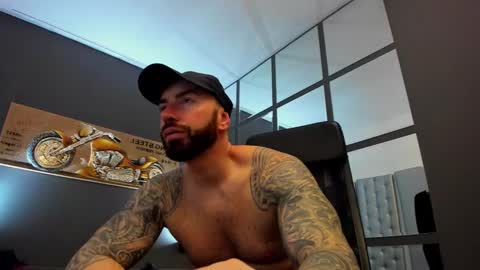 Snapshot of arongrant chatting on 01.20.25 AronGrant online show from 01.20.25