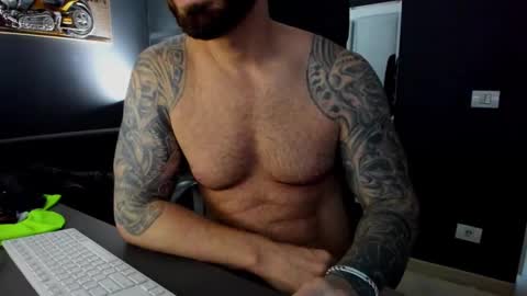 Snapshot of arongrant chatting on 01.20.25 AronGrant online show from 01.20.25